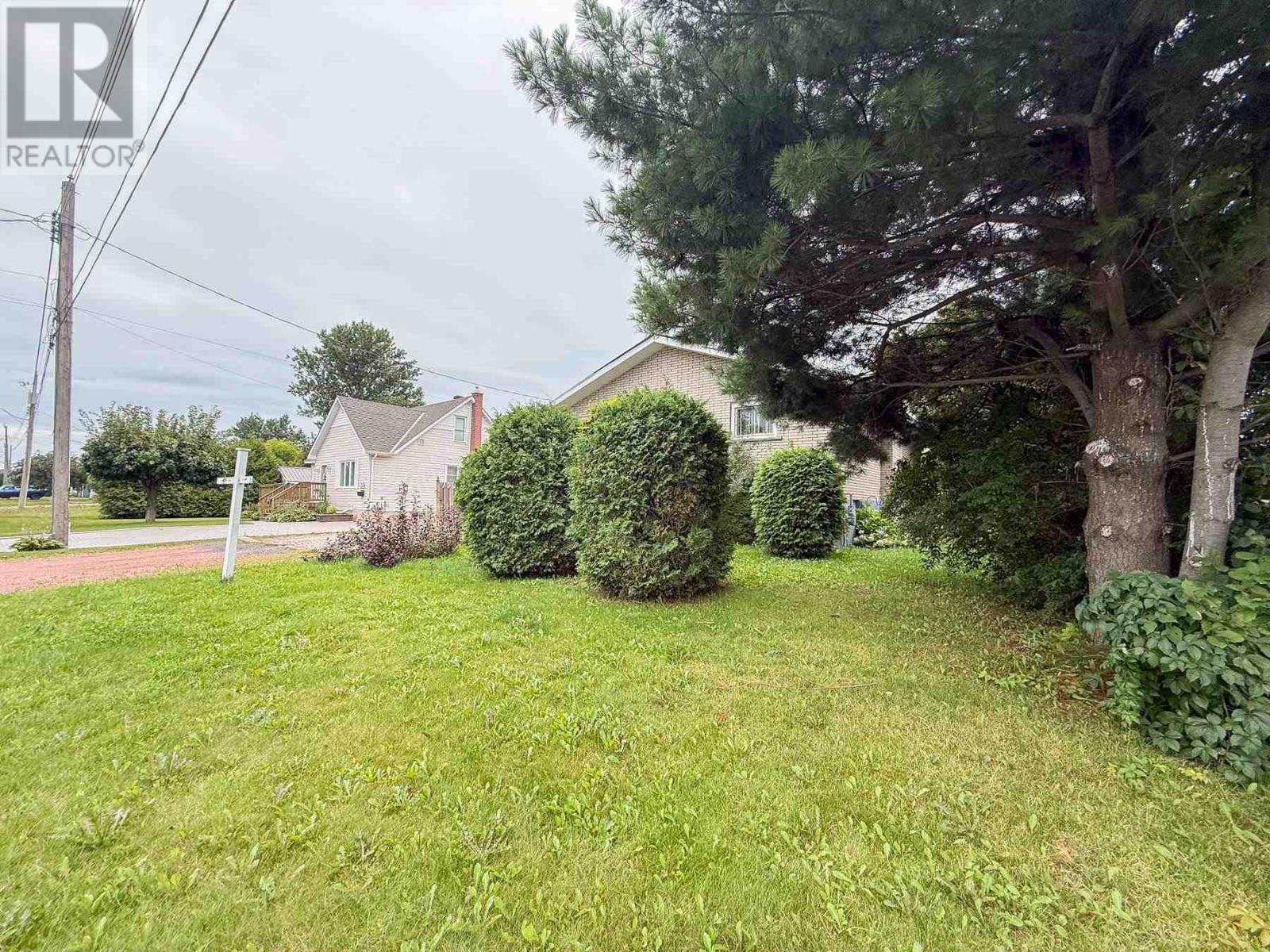 Photo 41 of 325 Sussex Rd, Sault Ste Marie ON