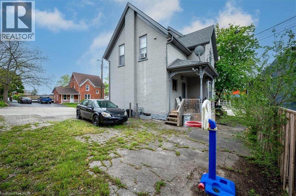 Photo 14 of 686 King Street E, Kitchener ON