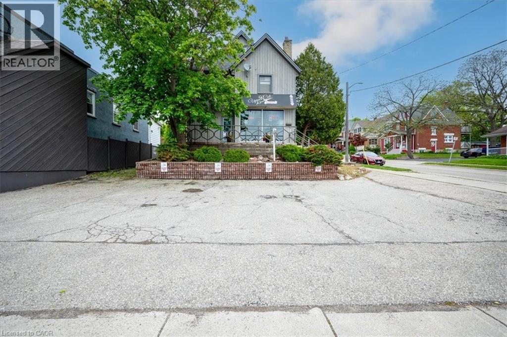 Photo 4 of 686 King Street E, Kitchener ON