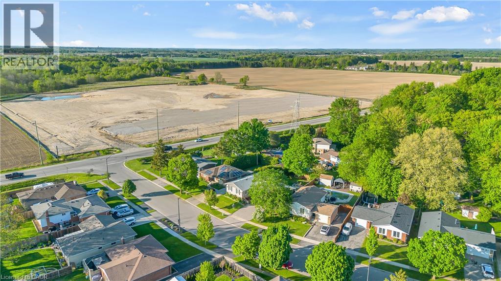 Photo 3 of 18 Old Farm Road, Brantford ON