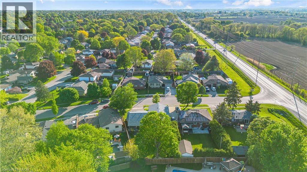 Photo 4 of 18 Old Farm Road, Brantford ON