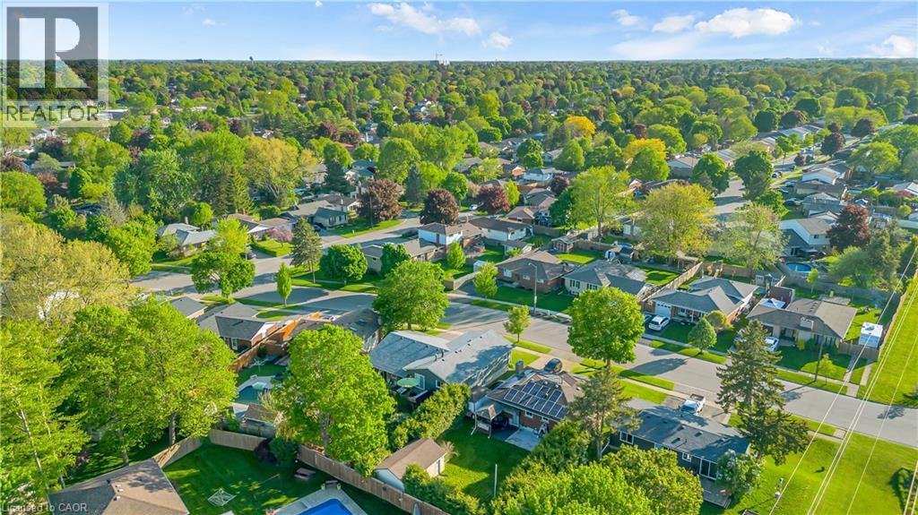 Photo 5 of 18 Old Farm Road, Brantford ON
