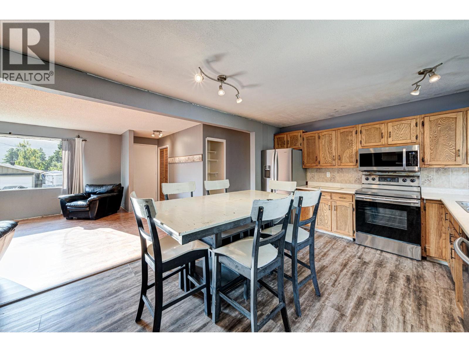 Photo 10 of 850 Minto Crescent, Elkford BC