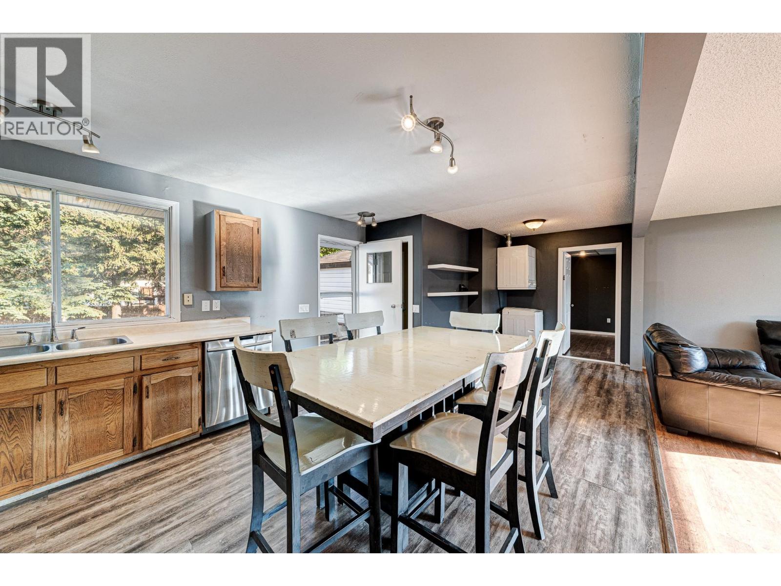 Photo 12 of 850 Minto Crescent, Elkford BC