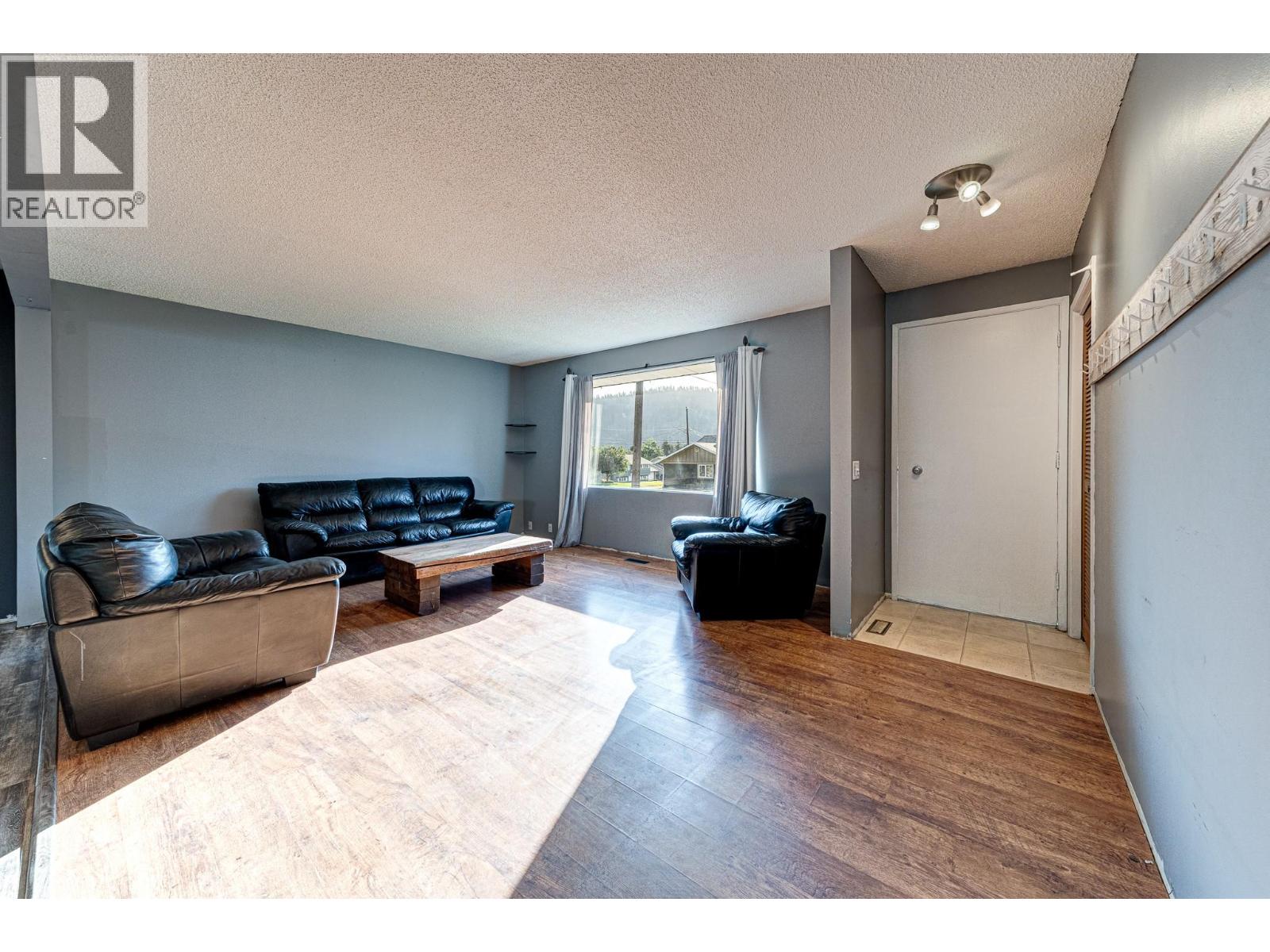 Photo 2 of 850 Minto Crescent, Elkford BC