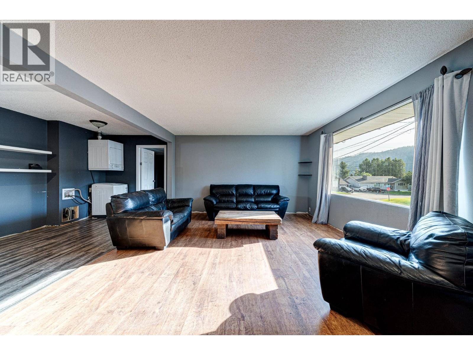 Photo 3 of 850 Minto Crescent, Elkford BC