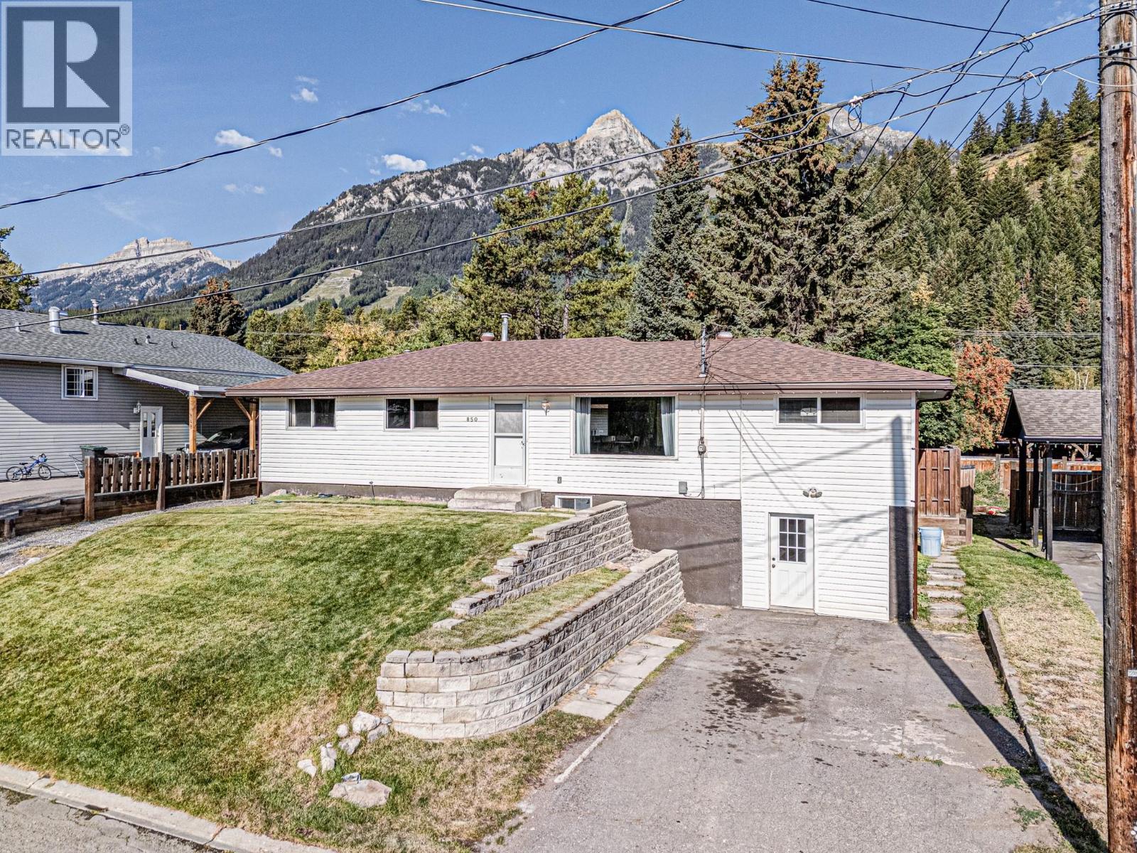 Photo 57 of 850 Minto Crescent, Elkford BC