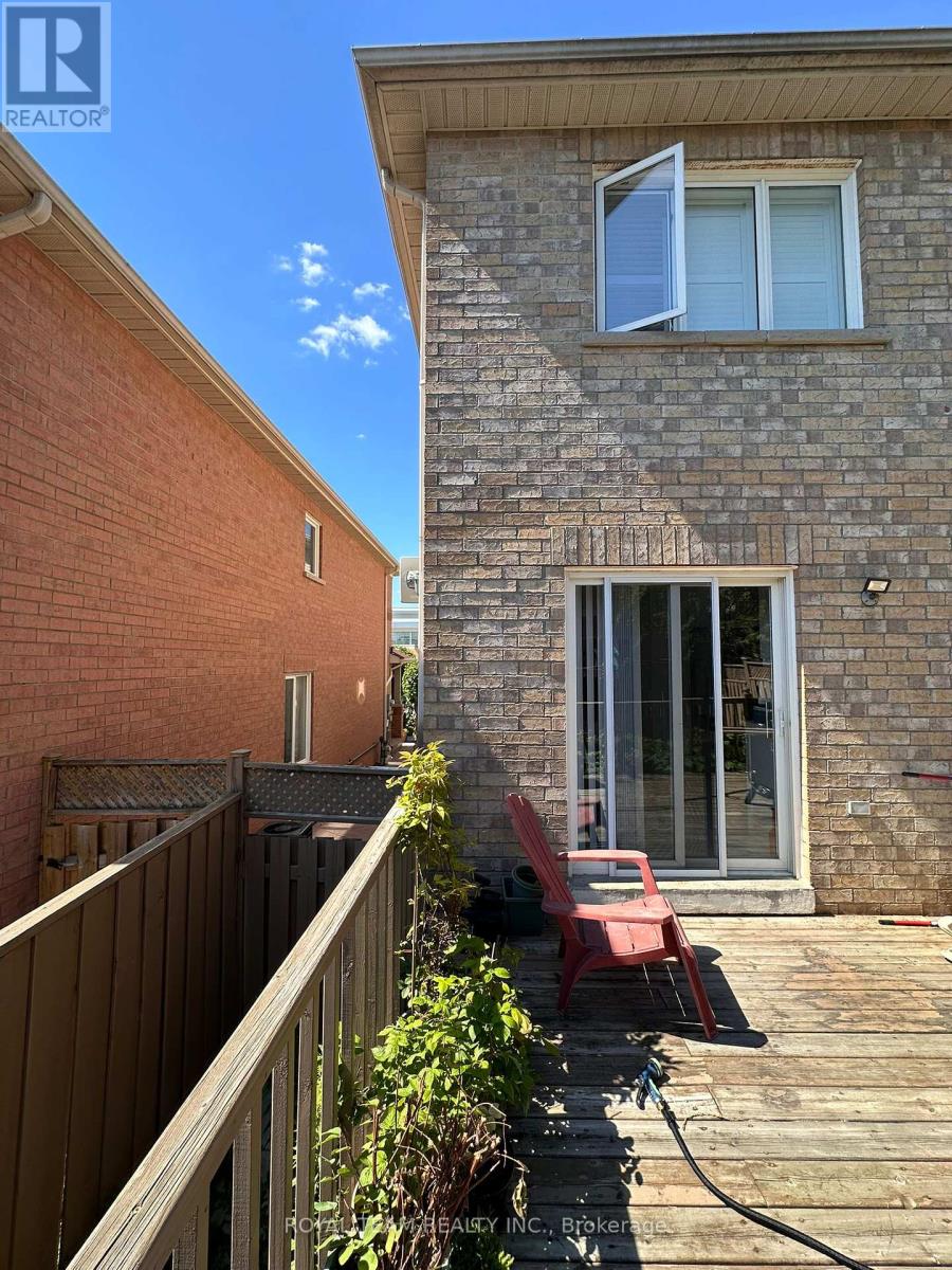 Photo 18 of 809 Joe Persechini Drive, Newmarket ON