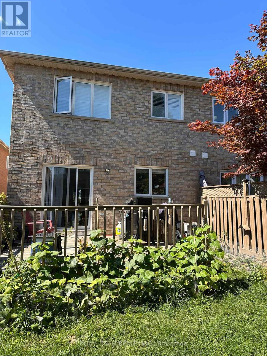 Photo 20 of 809 Joe Persechini Drive, Newmarket ON
