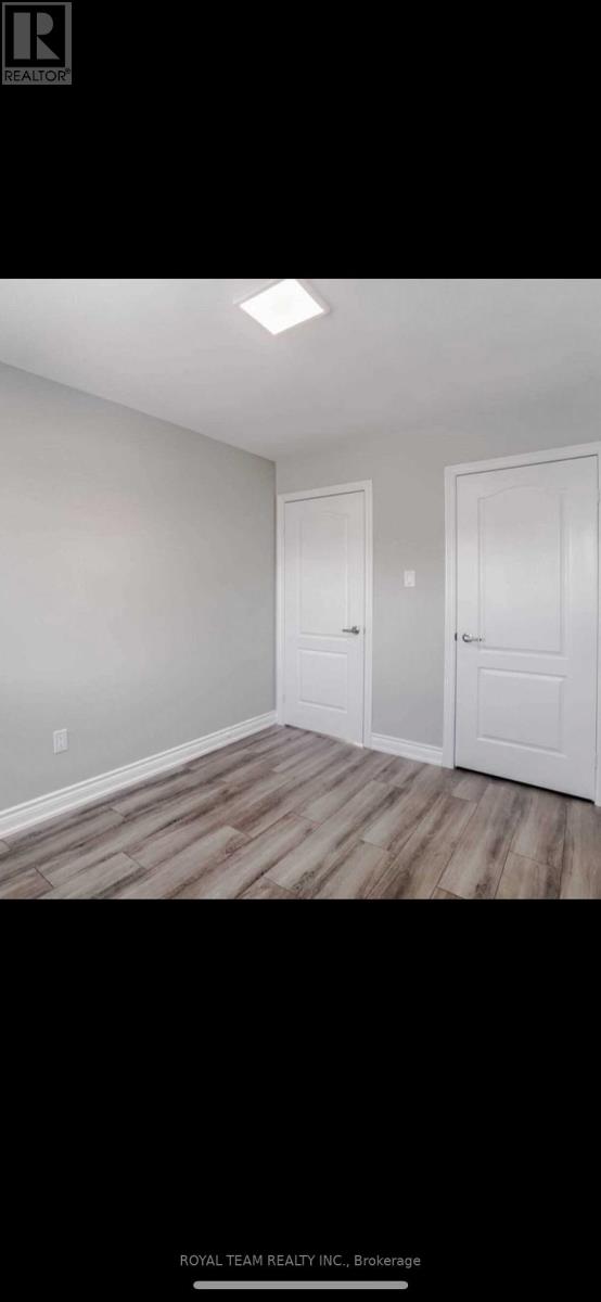 Photo 16 of 809 Joe Persechini Drive, Newmarket ON
