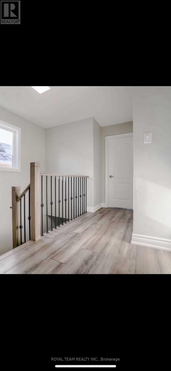 Photo 12 of 809 Joe Persechini Drive, Newmarket ON