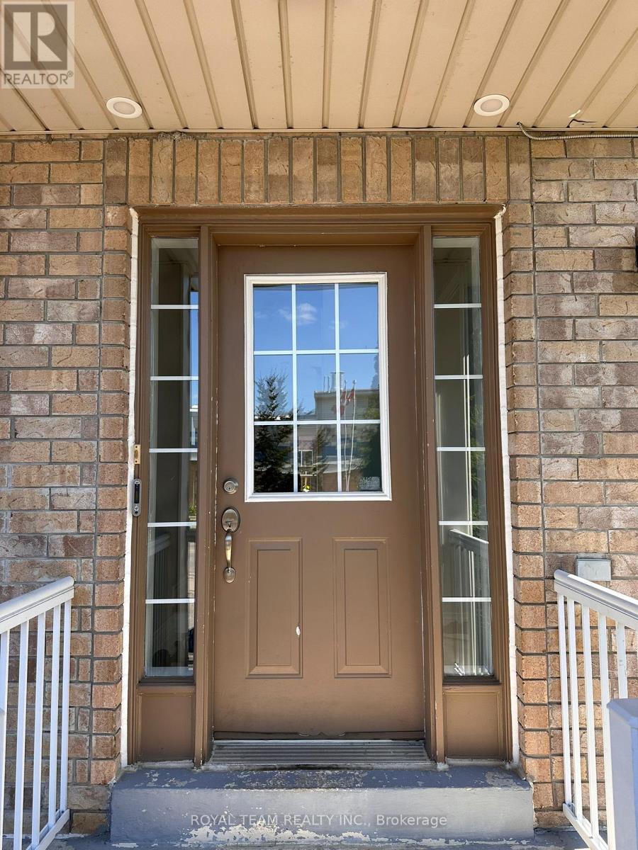 Photo 3 of 809 Joe Persechini Drive, Newmarket ON