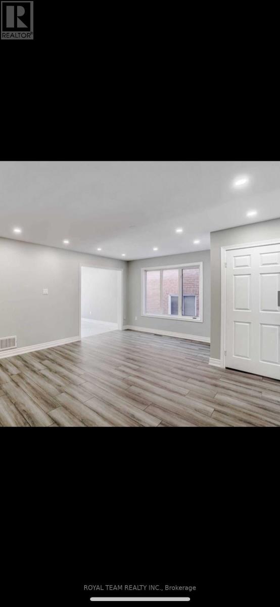 Photo 7 of 809 Joe Persechini Drive, Newmarket ON