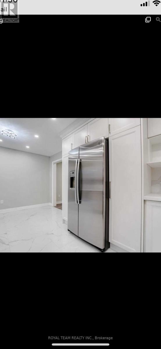 Photo 9 of 809 Joe Persechini Drive, Newmarket ON