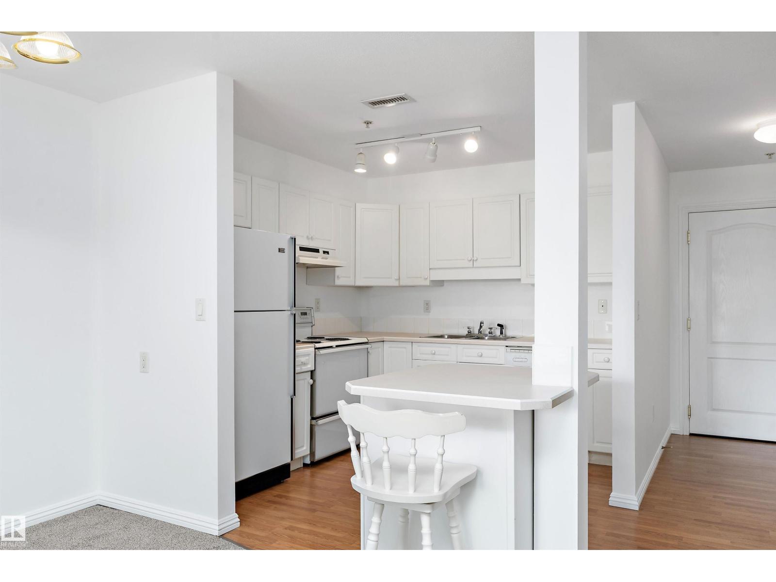 Photo 5 of 215 6220 Fulton Rd Nw, Edmonton AB