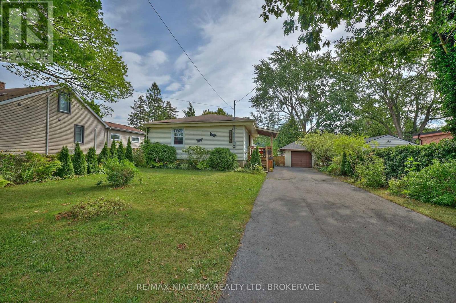 Photo 2 of 6112 Montrose Road, Niagara Falls ON