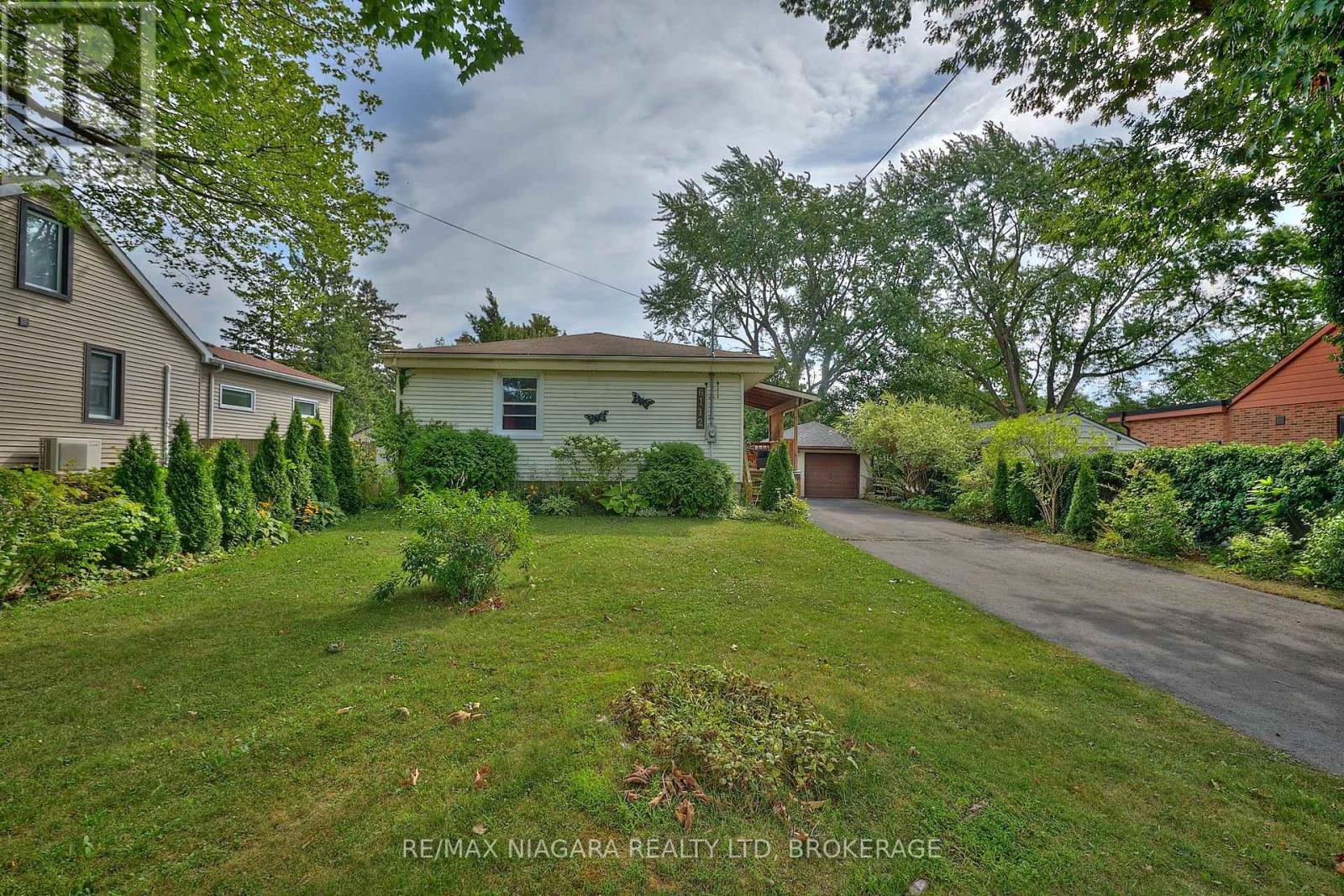 Photo 3 of 6112 Montrose Road, Niagara Falls ON