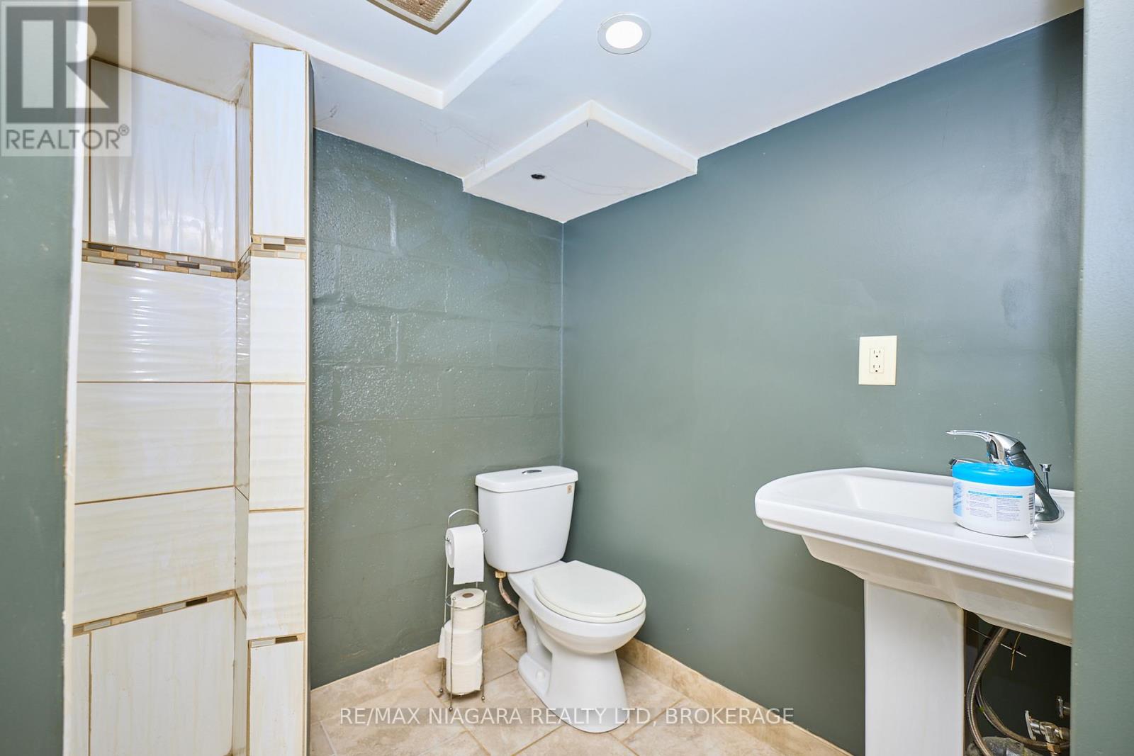 Photo 33 of 6112 Montrose Road, Niagara Falls ON