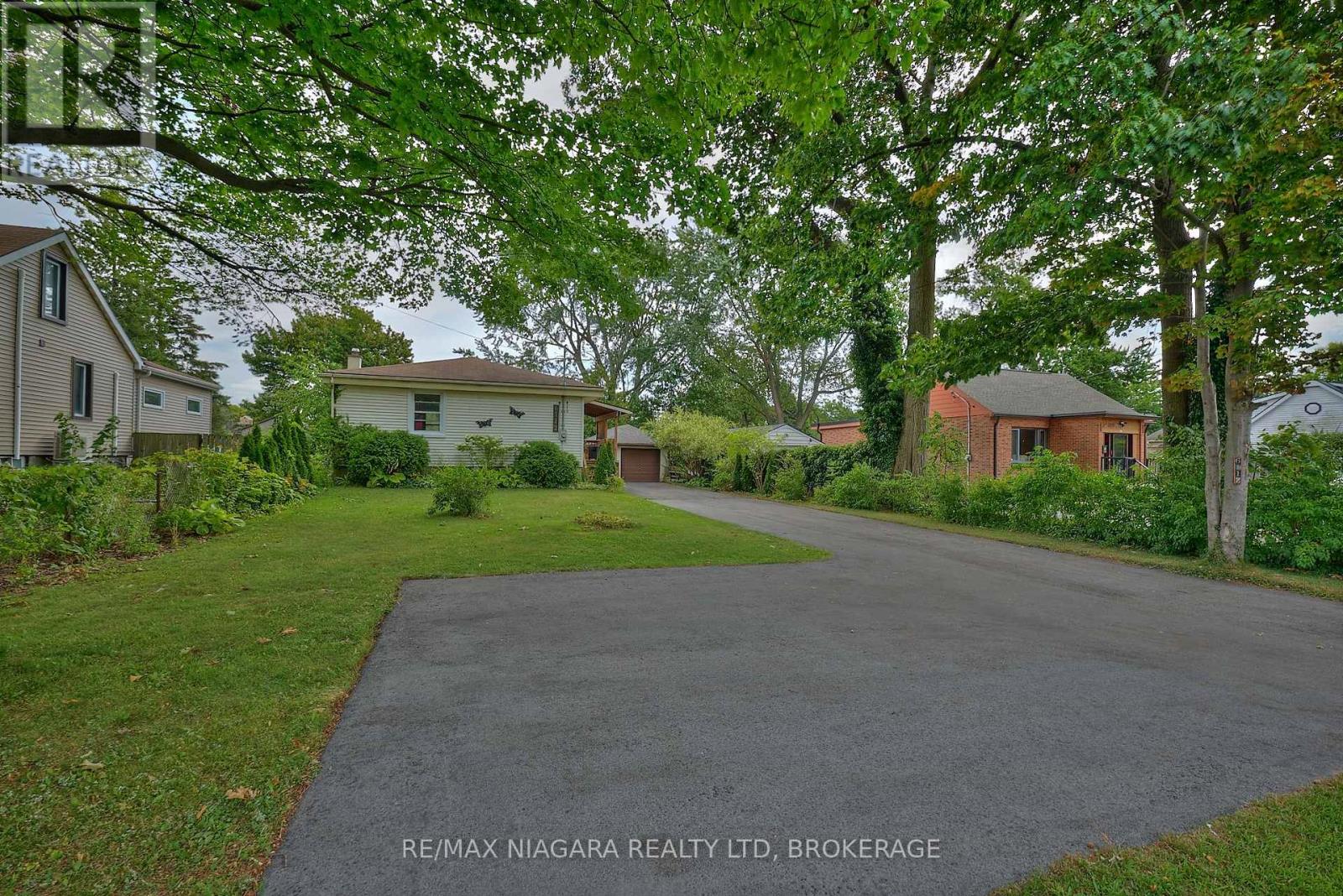 Photo 6 of 6112 Montrose Road, Niagara Falls ON