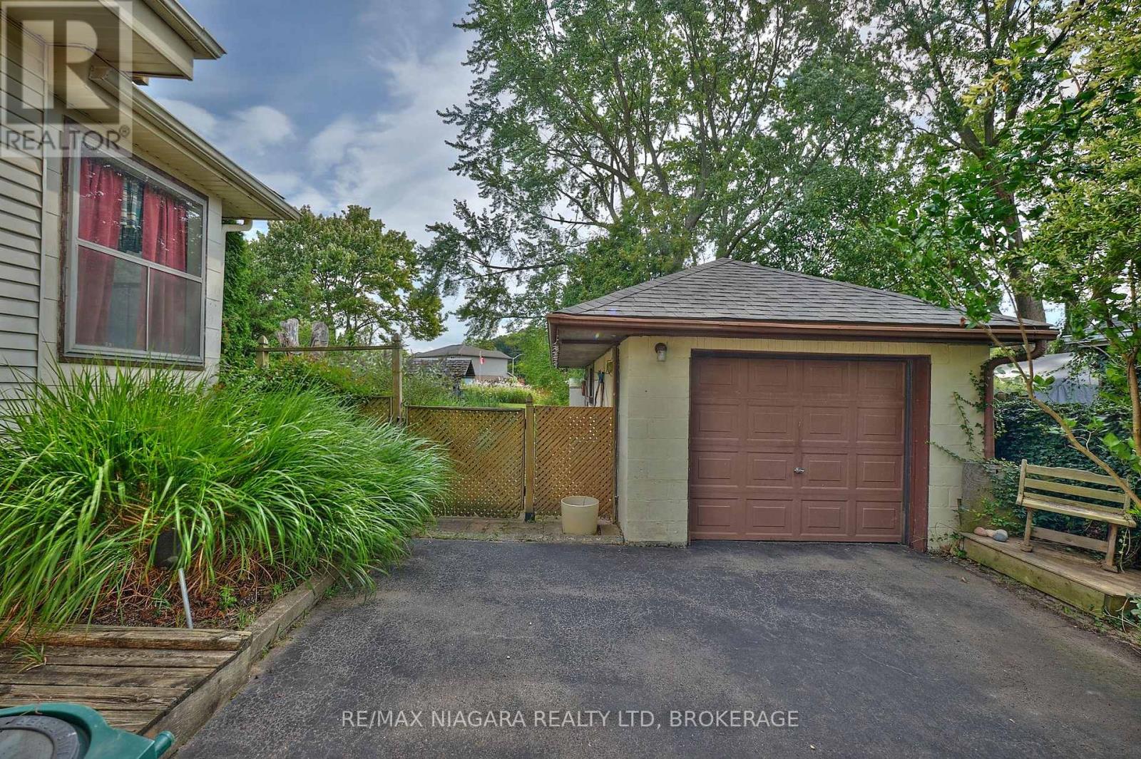 Photo 8 of 6112 Montrose Road, Niagara Falls ON