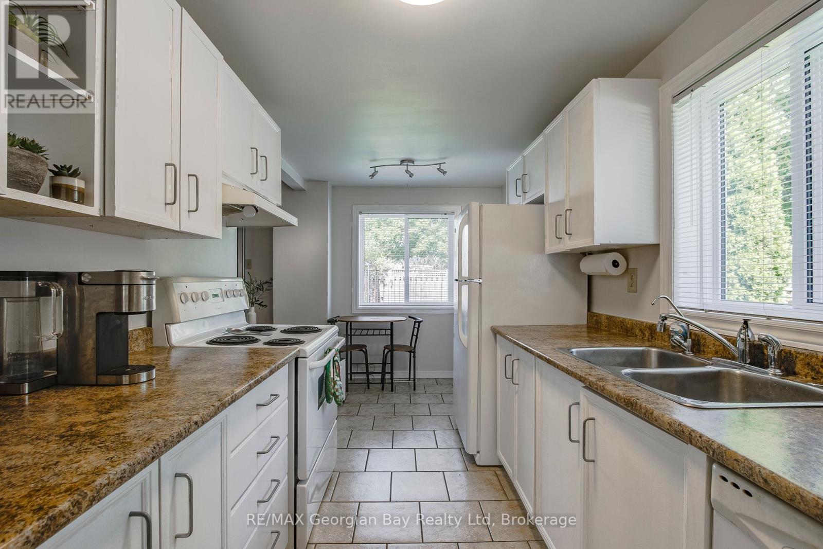 Photo 10 of 328 Rose Crescent, Midland ON