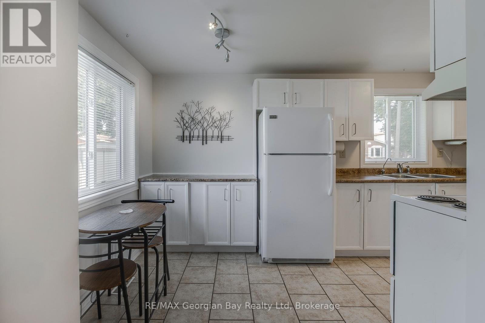 Photo 11 of 328 Rose Crescent, Midland ON