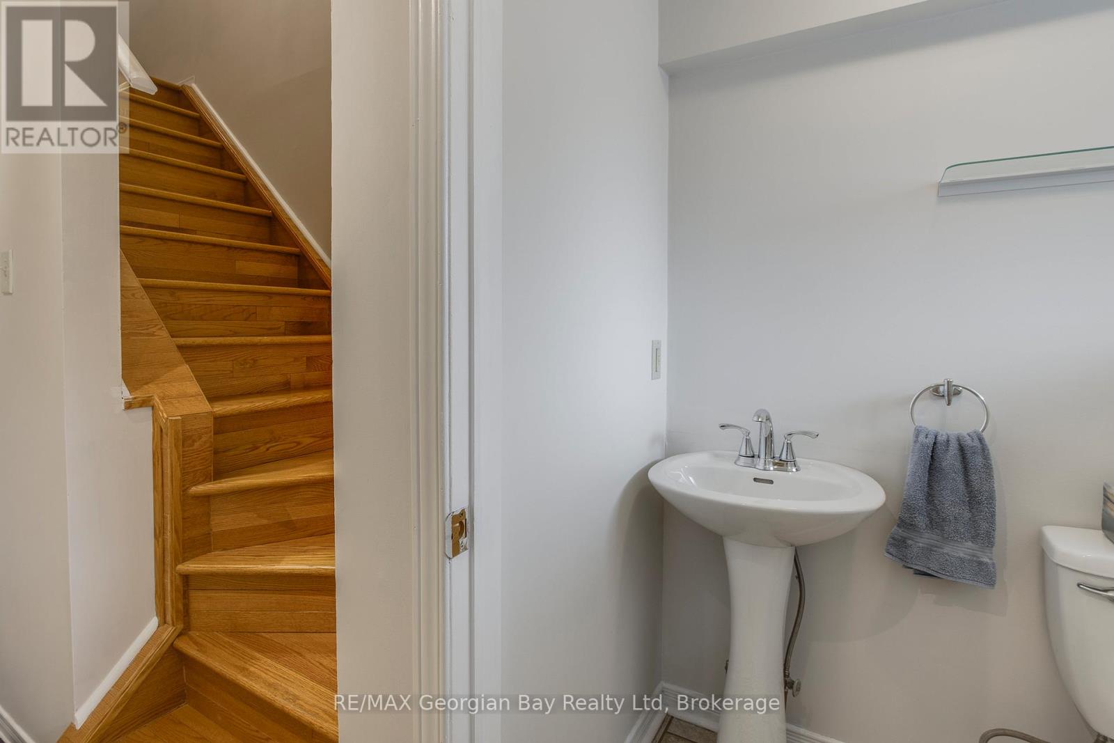 Photo 15 of 328 Rose Crescent, Midland ON