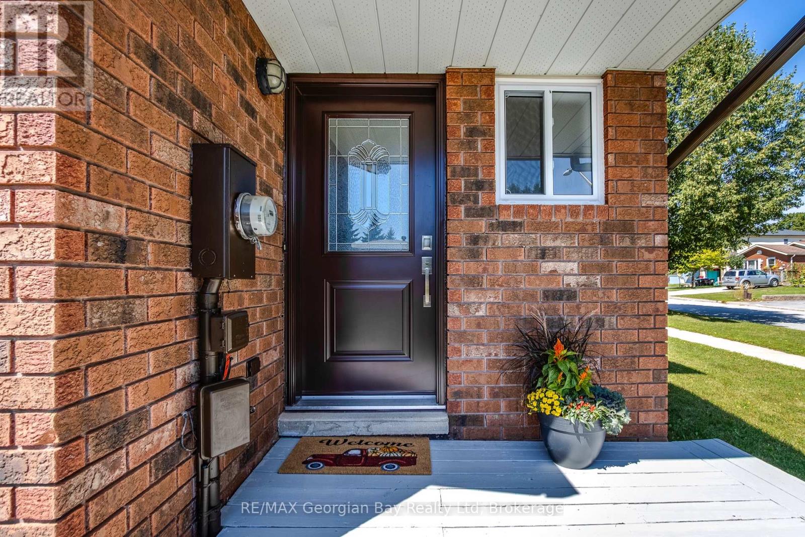 Photo 2 of 328 Rose Crescent, Midland ON