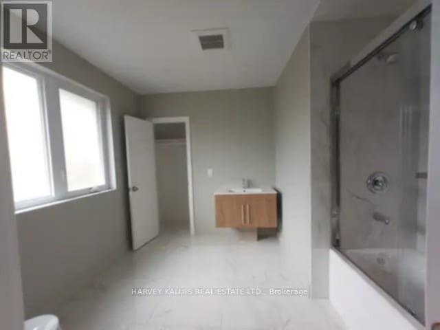 Photo 4 of Main 32 Santa Barbara Road, Toronto ON