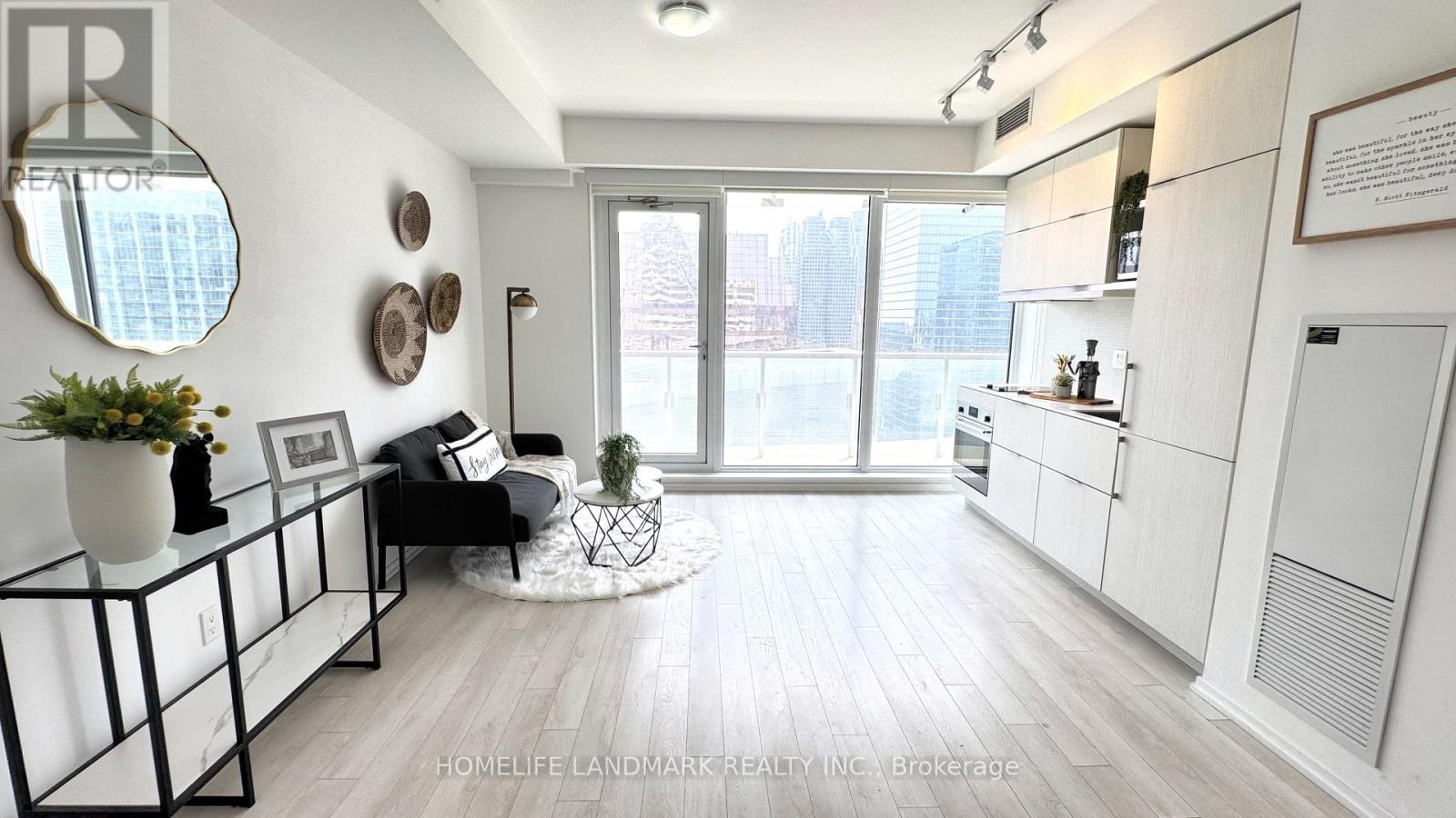 Photo 3 of 2808 197 Yonge Street, Toronto ON
