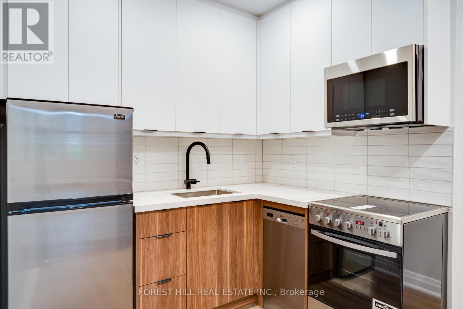 Photo 12 of 2 1 Greensides Avenue, Toronto ON
