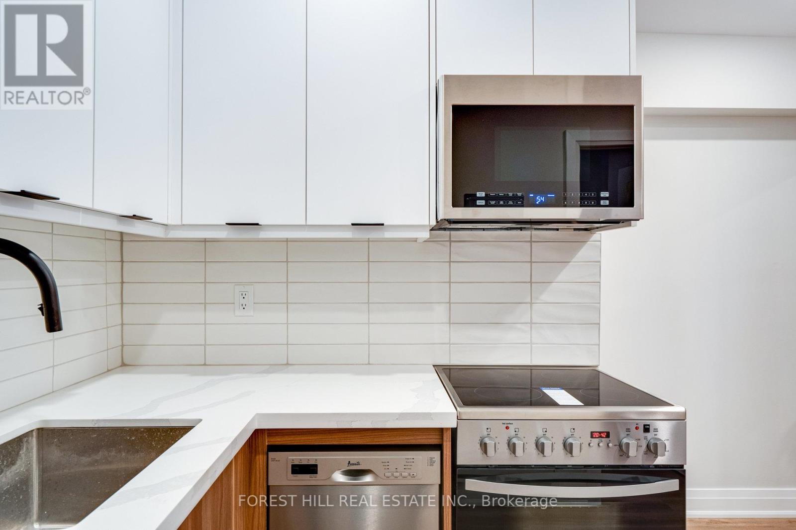 Photo 13 of 2 1 Greensides Avenue, Toronto ON