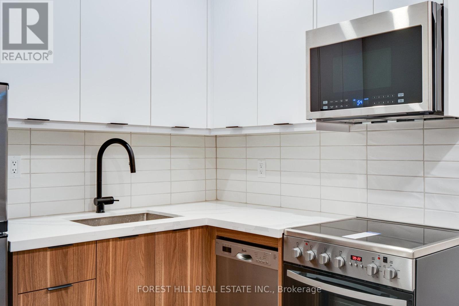 Photo 14 of 2 1 Greensides Avenue, Toronto ON