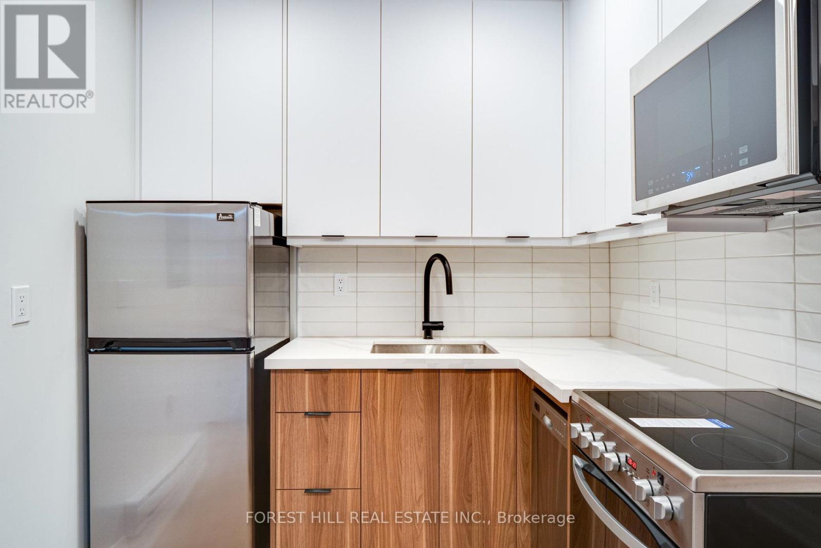 Photo 15 of 2 1 Greensides Avenue, Toronto ON