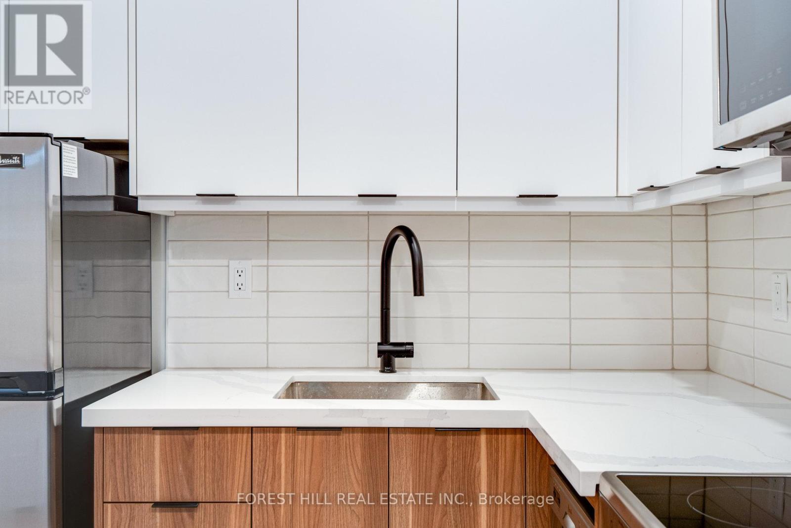Photo 16 of 2 1 Greensides Avenue, Toronto ON