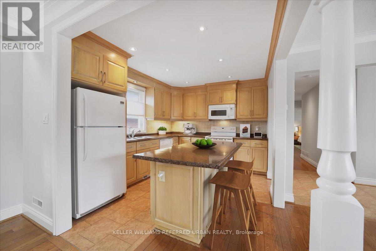 Photo 12 of 182 Park Home Avenue, Toronto ON