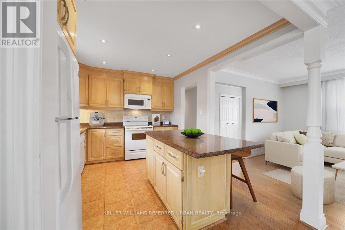Photo 13 of 182 Park Home Avenue, Toronto ON