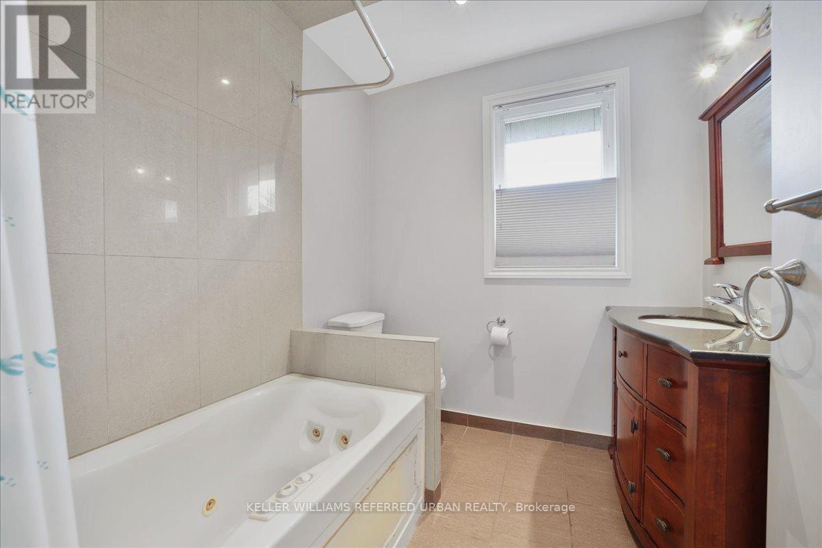 Photo 15 of 182 Park Home Avenue, Toronto ON