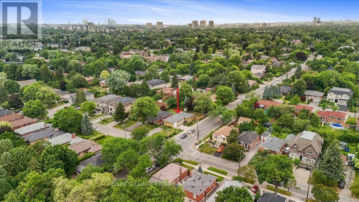Photo 2 of 182 Park Home Avenue, Toronto ON