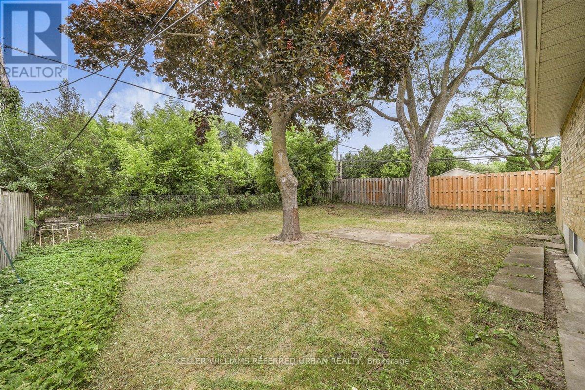 Photo 23 of 182 Park Home Avenue, Toronto ON
