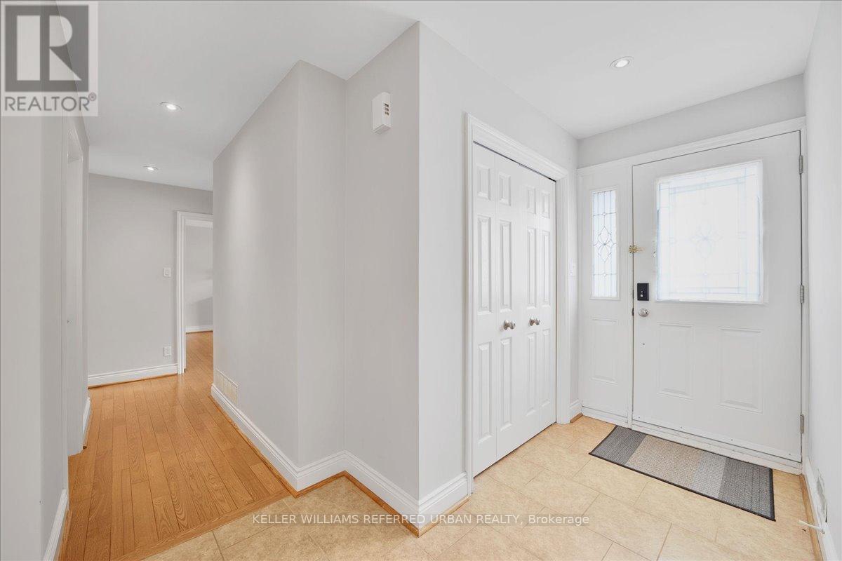 Photo 6 of 182 Park Home Avenue, Toronto ON