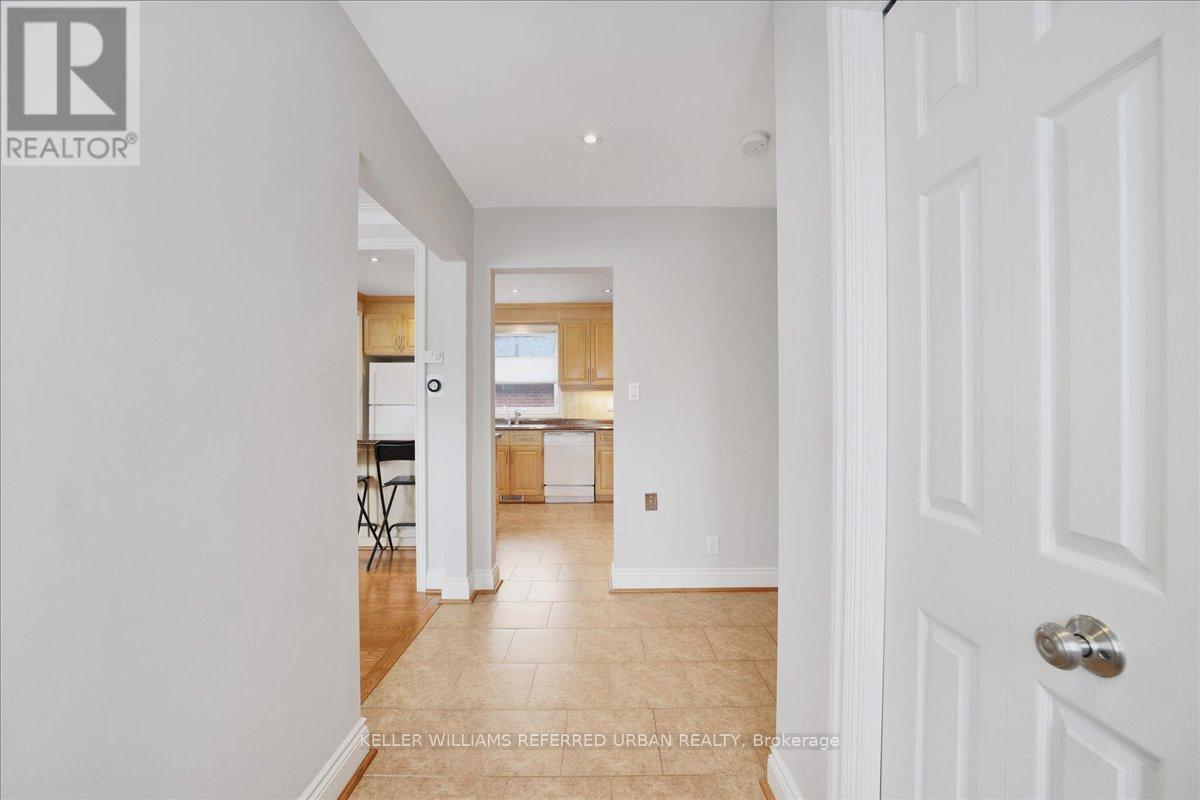 Photo 8 of 182 Park Home Avenue, Toronto ON