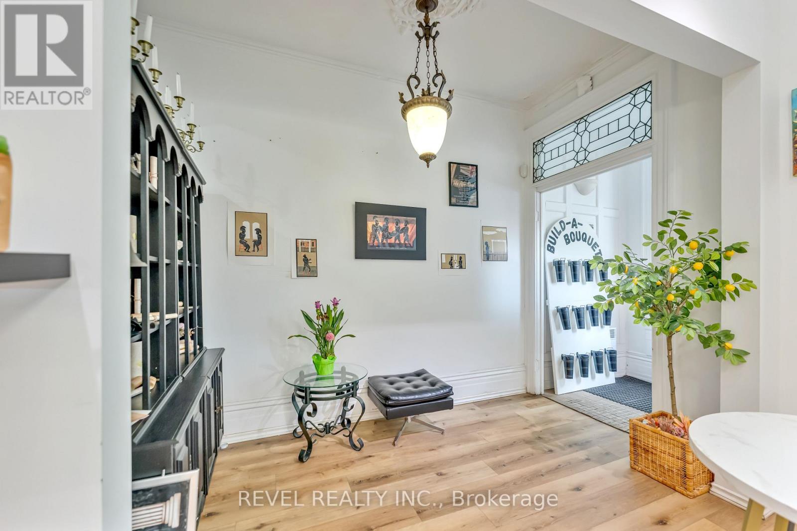 Photo 10 of 290 Gerrard Street E, Toronto ON