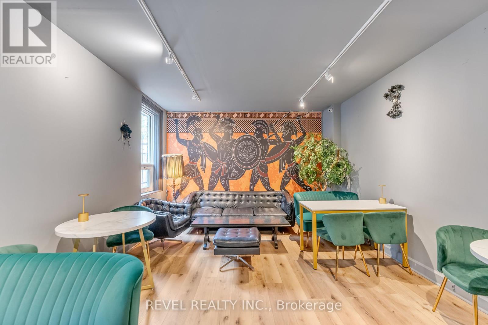 Photo 11 of 290 Gerrard Street E, Toronto ON