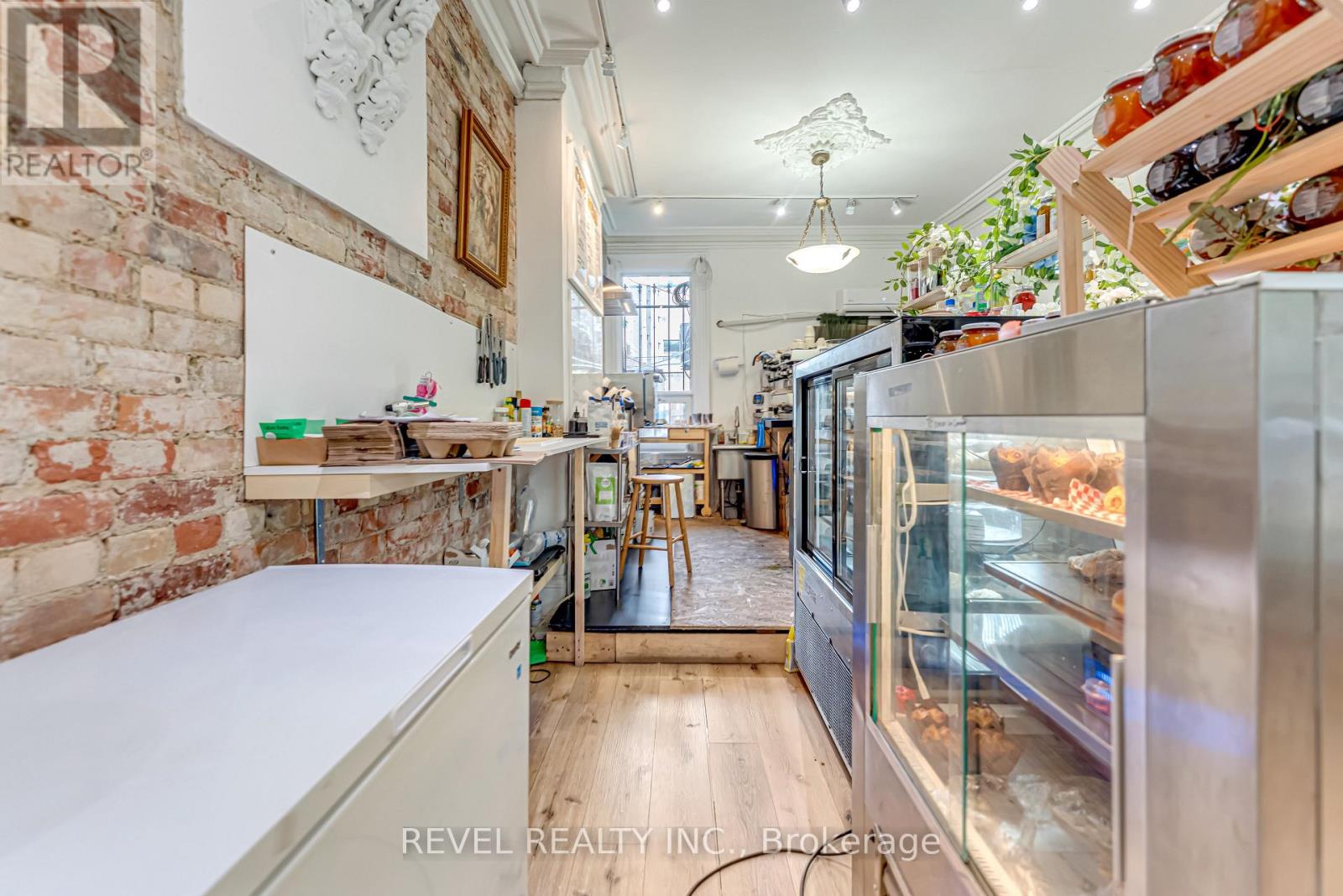 Photo 12 of 290 Gerrard Street E, Toronto ON