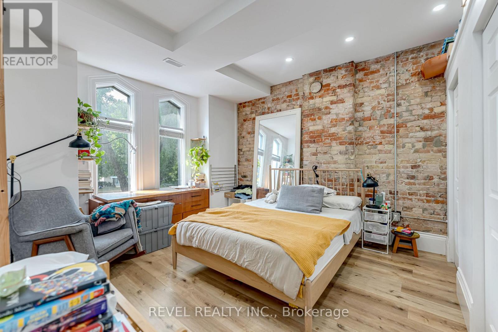 Photo 14 of 290 Gerrard Street E, Toronto ON