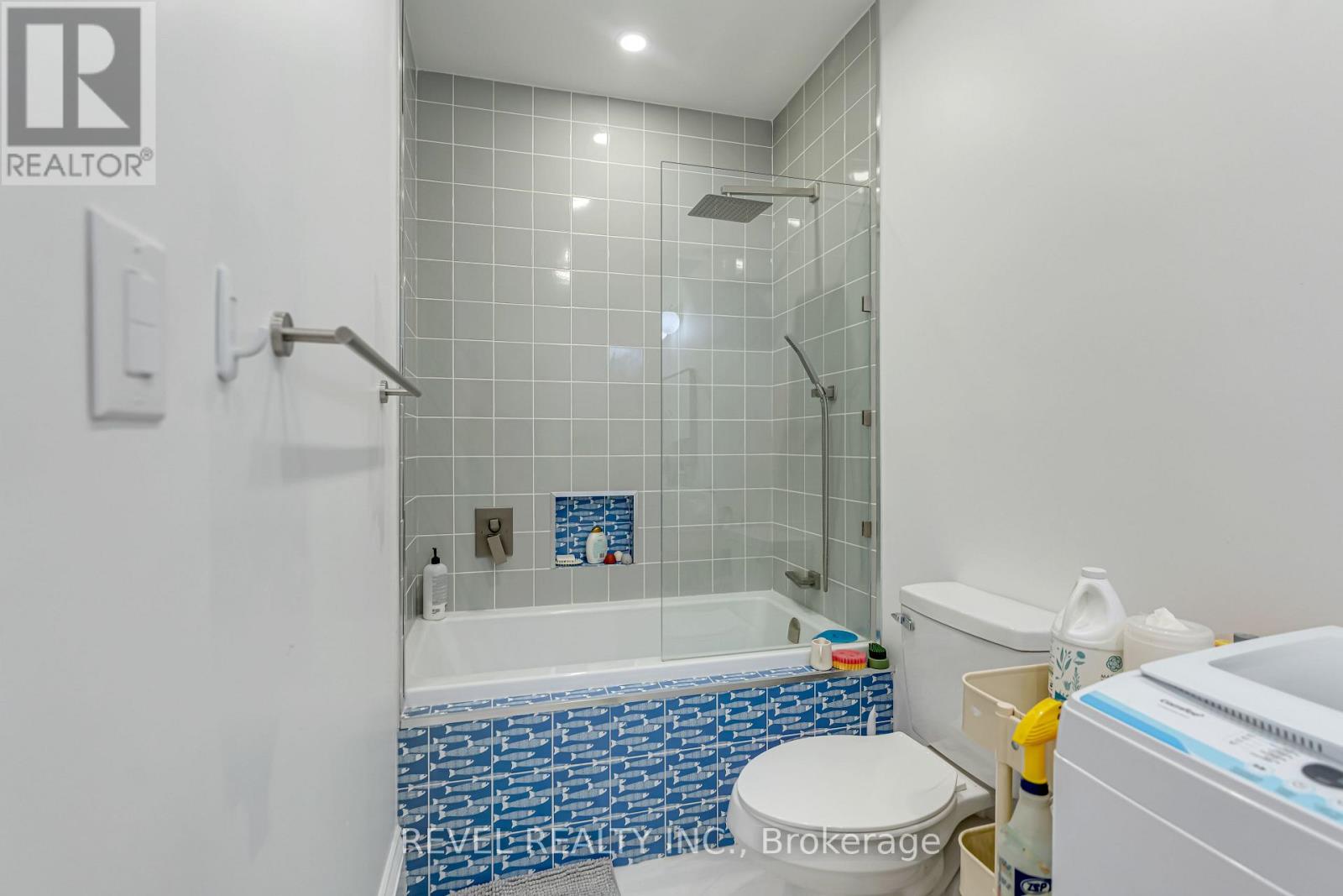 Photo 16 of 290 Gerrard Street E, Toronto ON