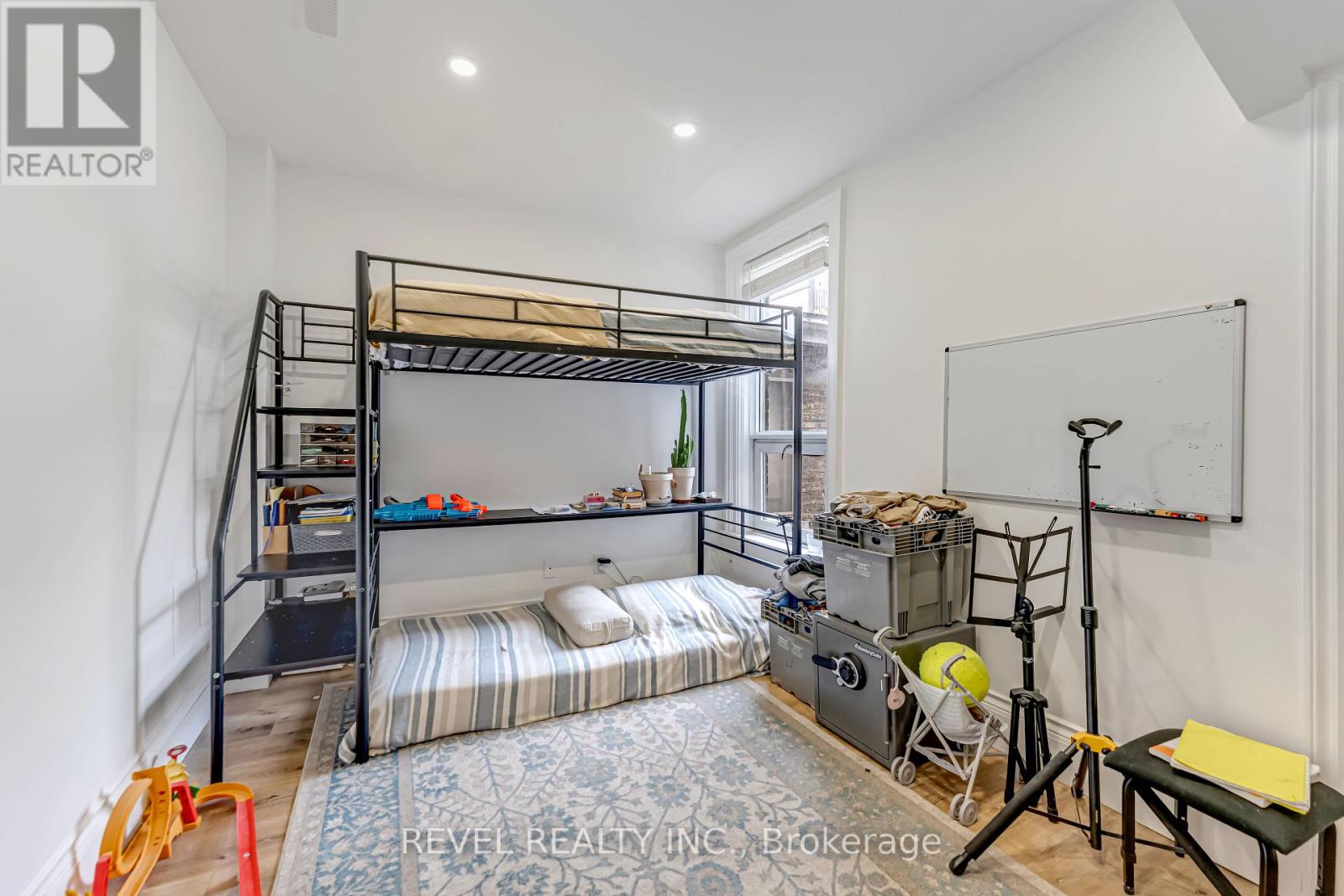 Photo 17 of 290 Gerrard Street E, Toronto ON