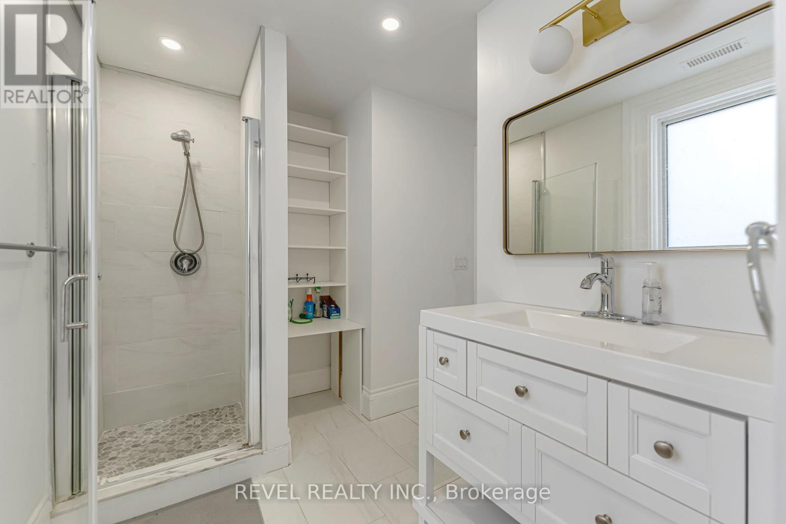Photo 18 of 290 Gerrard Street E, Toronto ON