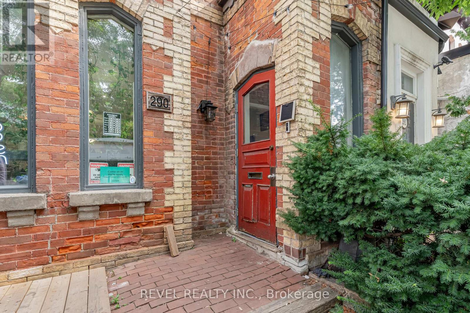Photo 2 of 290 Gerrard Street E, Toronto ON